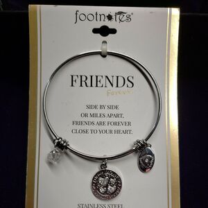 Footnotes Friends Forever Wire Bracelet One Size Adjustable in Silver Tone NWT
